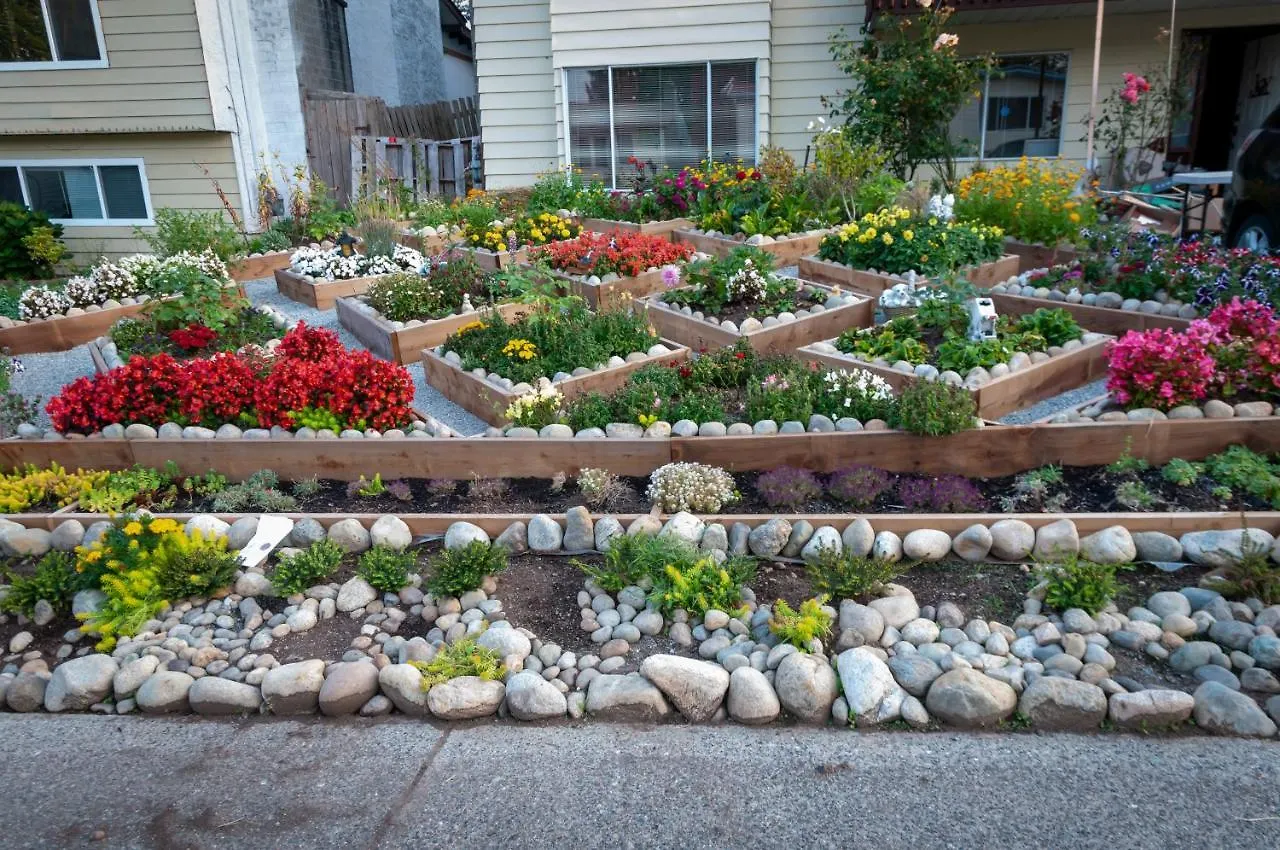 Guest house Guest Suite Private Retreat For 2 Guests With Ac - 4 Units Available Abbotsford Canada