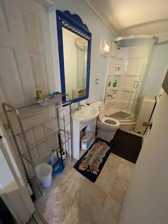 Guest Suite Private Retreat For 2 Guests With Ac - 4 Units Available Abbotsford Guest house